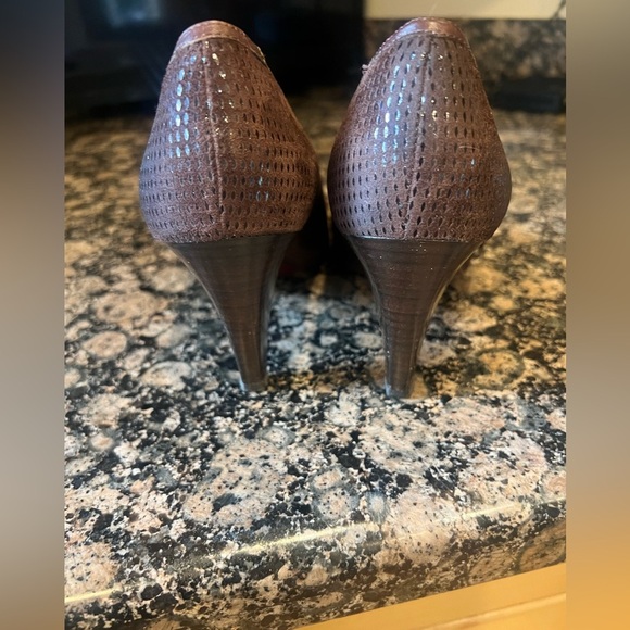 Amalfi by Rangoni ladies pumps brown. Made in Italy 8.5 Narrow. Very good cond - Picture 8 of 16